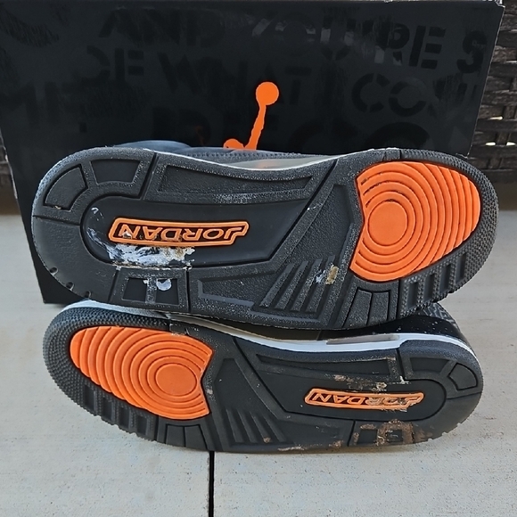 Air Jordan 3 Retro Sneakers - Picture 8 of 11